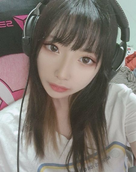 挺进朋友老婆的骚b_DVD全集在线观看