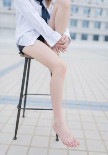 坐在联谊会角落的他是肉食系_720动漫在线观看
